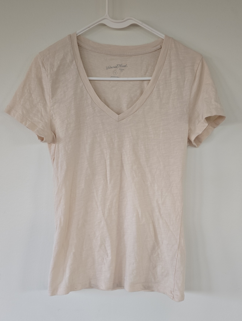 Universal Thread Women's V-Neck Short Sleeve Tee in Ivory